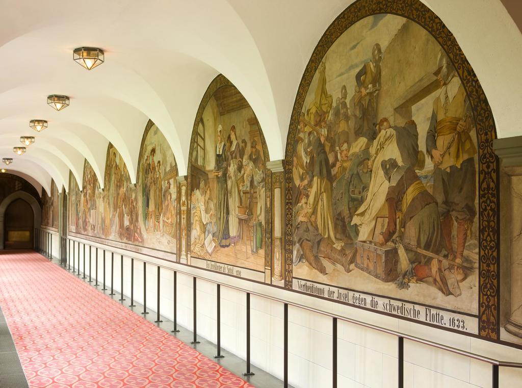 슈타인베르거 인젤호텔 콘스탄츠 외부 사진 The 1930s murals by Charles Sprague Pearce